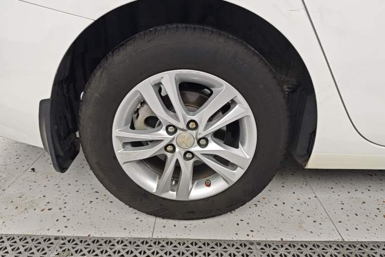 Used Chevrolet Cavalier 2018 320 Automatic Xinyue Edition Right Rear Wheel Hub
