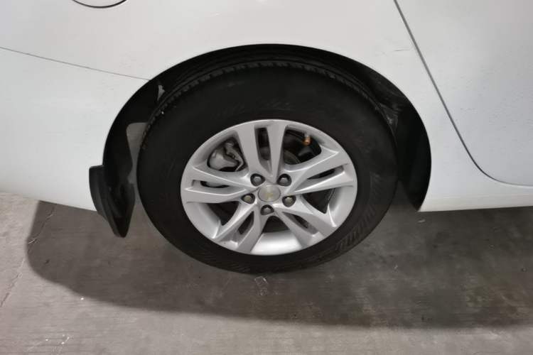 Used Chevrolet Cavalier 2018 320 Automatic Xinyue Edition Right Rear Wheel Hub