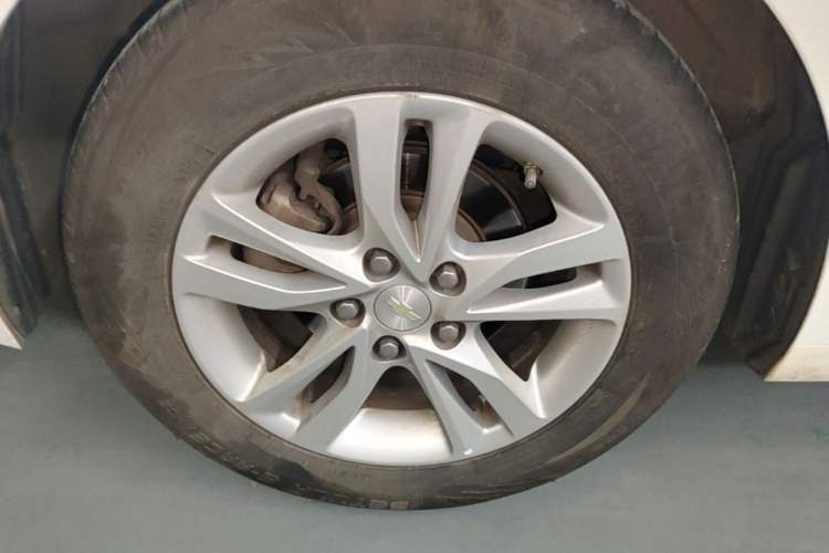 Used Chevrolet Cavalier 2018 320 Automatic Xinyue Edition Right Rear Wheel Hub