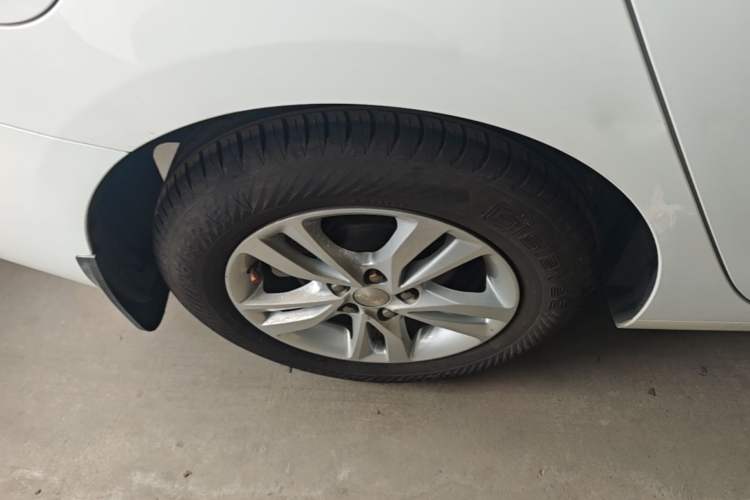 Used Chevrolet Cavalier 2018 320 Automatic Xinyue Edition Right Rear Wheel Hub