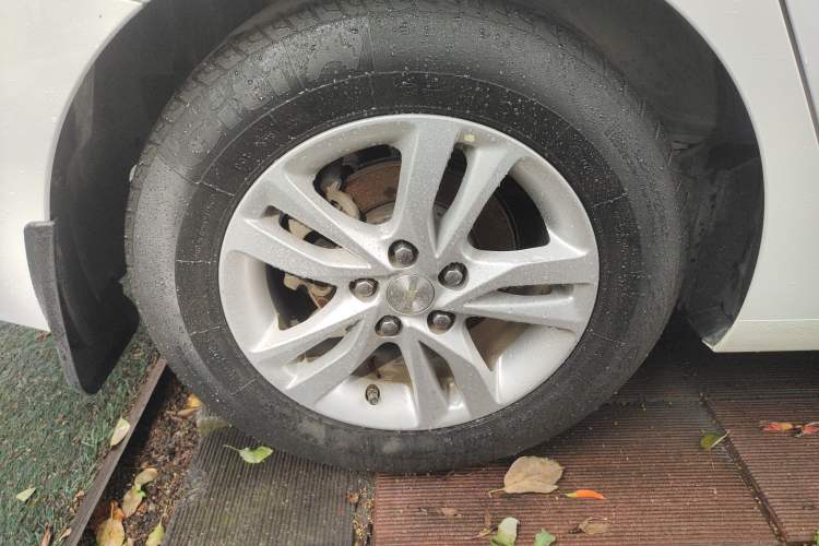 Used Chevrolet Cavalier 2018 320 Automatic Xinyue Edition Right Rear Wheel Hub