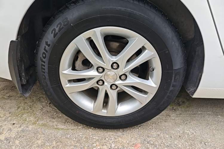 Used Chevrolet Cavalier 2018 320 Automatic Xinyue Edition Right Rear Wheel Hub