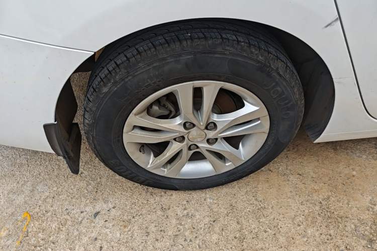 Used Chevrolet Cavalier 2018 320 Automatic Xinyue Edition Right Rear Wheel Hub