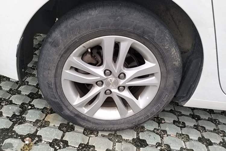 Used Chevrolet Cavalier 2018 320 Automatic Xinyue Edition Right Rear Wheel Hub