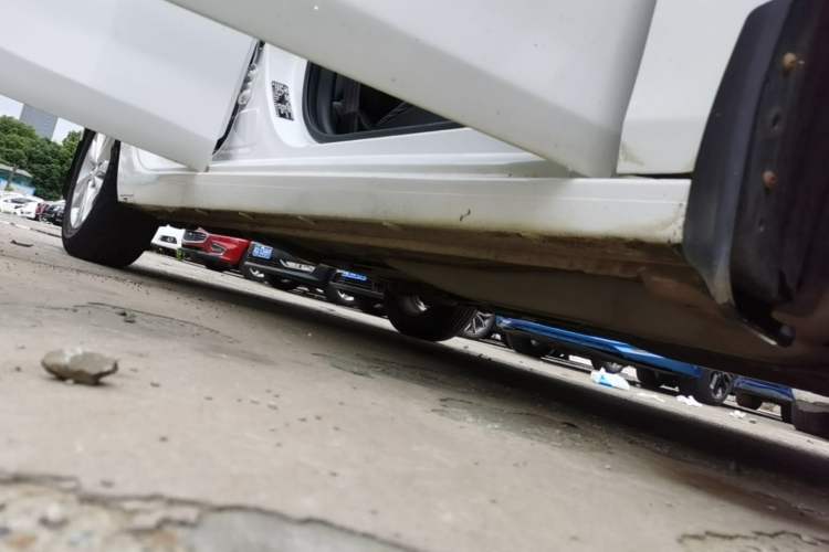 Used Chevrolet Cavalier 2018 320 Manual Xinyue Edition Right Side Sill