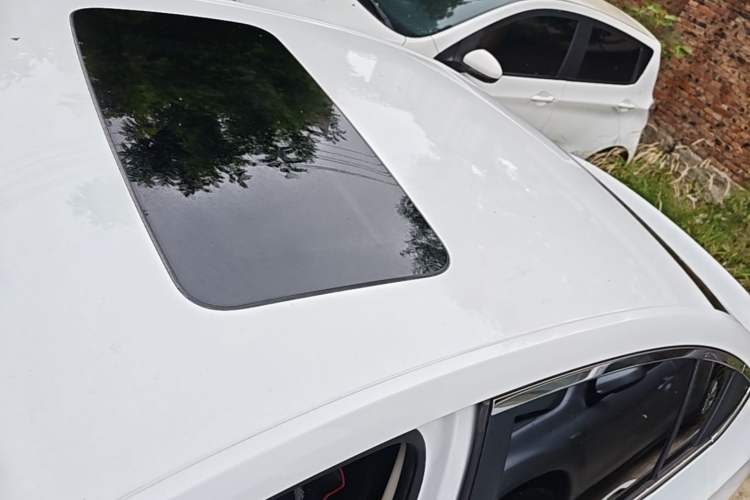 Used Chevrolet Cavalier 2018 320 Automatic Xinyue Edition Roof