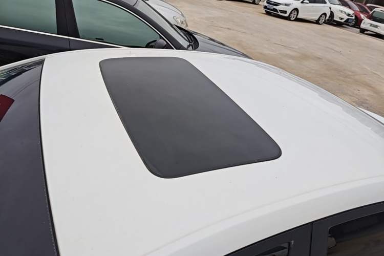 Used Chevrolet Cavalier 2018 320 Automatic Xinyue Edition Roof