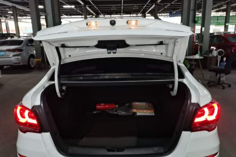 Used Chevrolet Cavalier 2018 320 Automatic Xinyue Edition Trunk