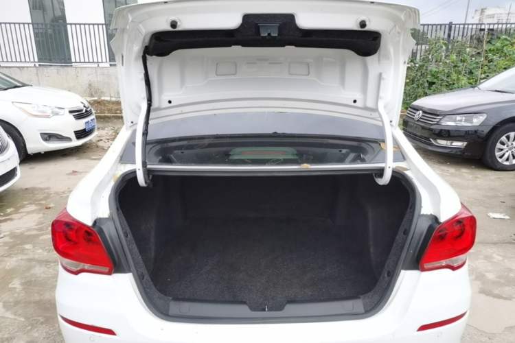 Used Chevrolet Cavalier 2018 320 Manual Xinyue Edition Trunk