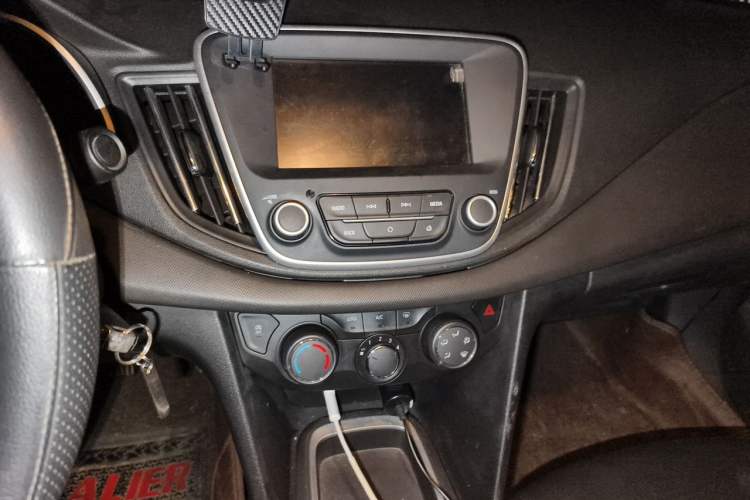 Used Chevrolet Cavalier 2019 320 Manual Xinyue Edition Audio And AC Panel