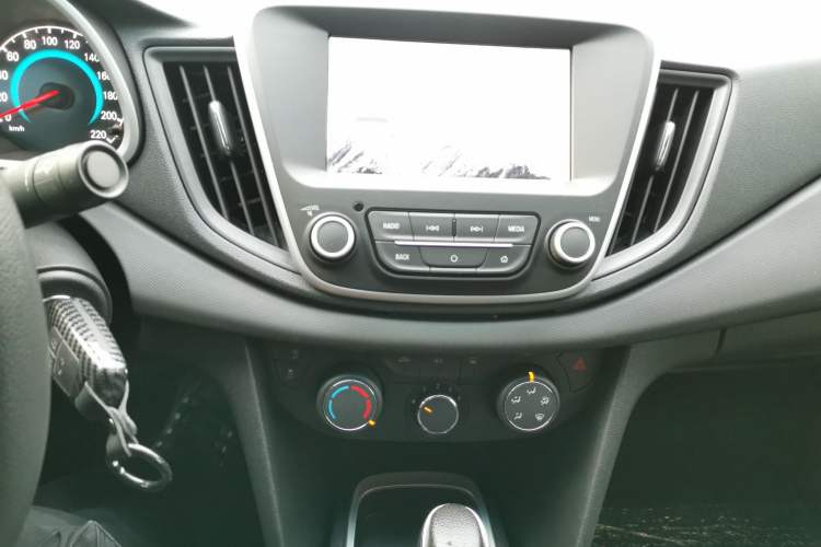 Used Chevrolet Cavalier 2019 320 Automatic Xinyue Edition Audio And AC Panel