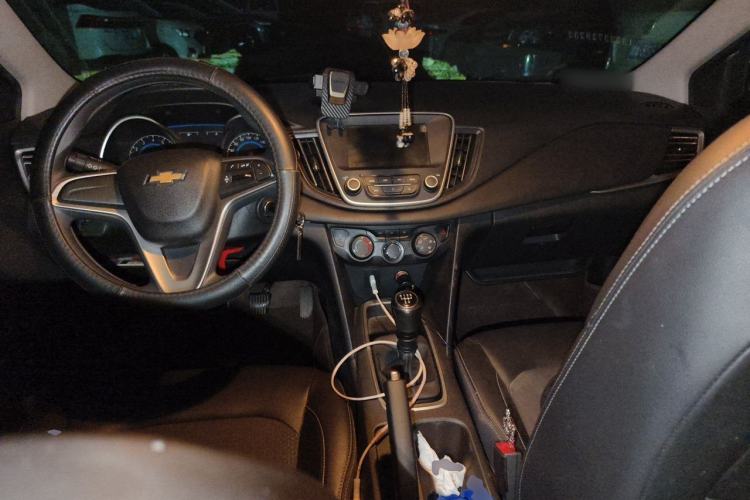 Used Chevrolet Cavalier 2019 320 Manual Xinyue Edition Center Console