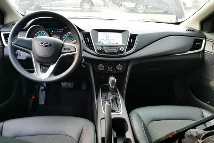 Used Chevrolet Cavalier 2019 320 Automatic Xinyue Edition Center Console