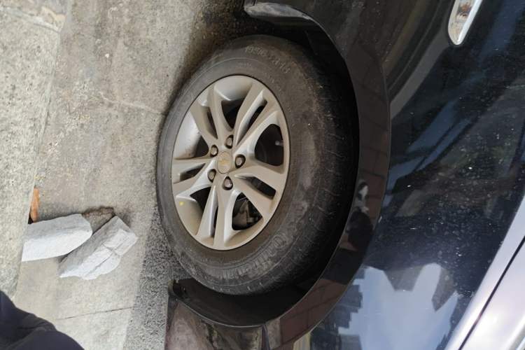 Used Chevrolet Cavalier 2019 320 Automatic Xinyue Edition Right Front Wheel Hub