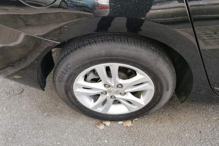 Used Chevrolet Cavalier 2019 320 Automatic Xinyue Edition Right Rear Wheel Hub