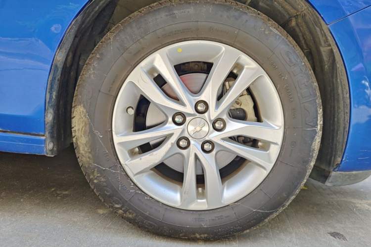 Used Chevrolet Cavalier 2019 320 Automatic Xinyue Edition Right Front Wheel Hub
