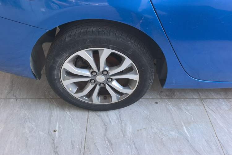 Used Chevrolet Cavalier 2019 320 Automatic Xinyue Edition Right Rear Wheel Hub
