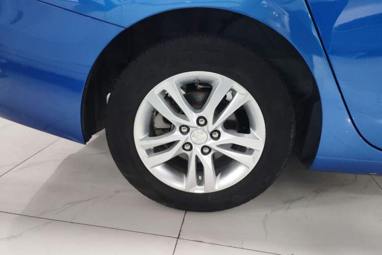 Used Chevrolet Cavalier 2019 320 Automatic Xinyue Edition Right Rear Wheel Hub
