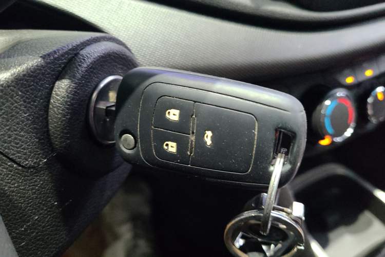 Used Chevrolet Cavalier 2019 320 Automatic Enjoyment with Sunroof Vehicle Key