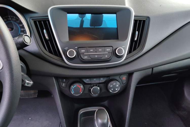 Used Chevrolet Cavalier 2019 320 Automatic Xinyue Edition Audio And AC Panel