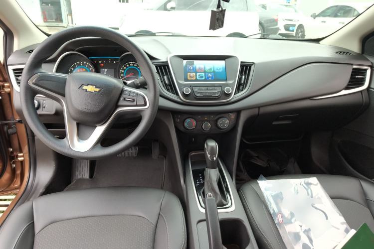 Used Chevrolet Cavalier 2019 320 Automatic Xinyue Edition Center Console