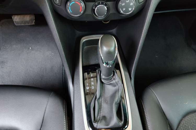 Used Chevrolet Cavalier 2019 320 Automatic Xinyue Edition Gear Lever