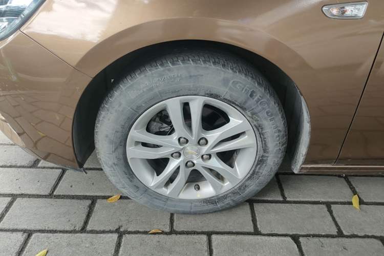 Used Chevrolet Cavalier 2019 320 Manual Xinyue Edition Left Front Wheel Hub