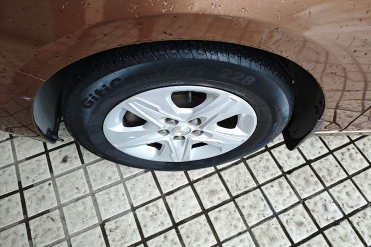 Used Chevrolet Cavalier 2019 320 Automatic Enjoyment with Sunroof Left Front Wheel Hub