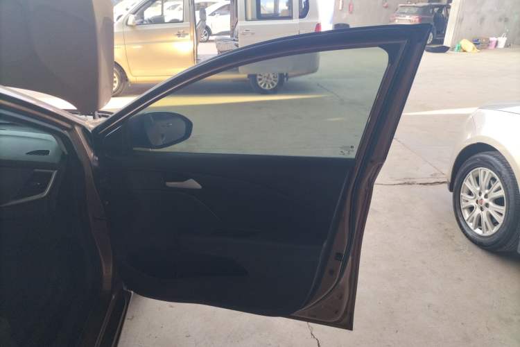 Used Chevrolet Cavalier 2019 320 Automatic Enjoyment with Sunroof Right Front Door Interior