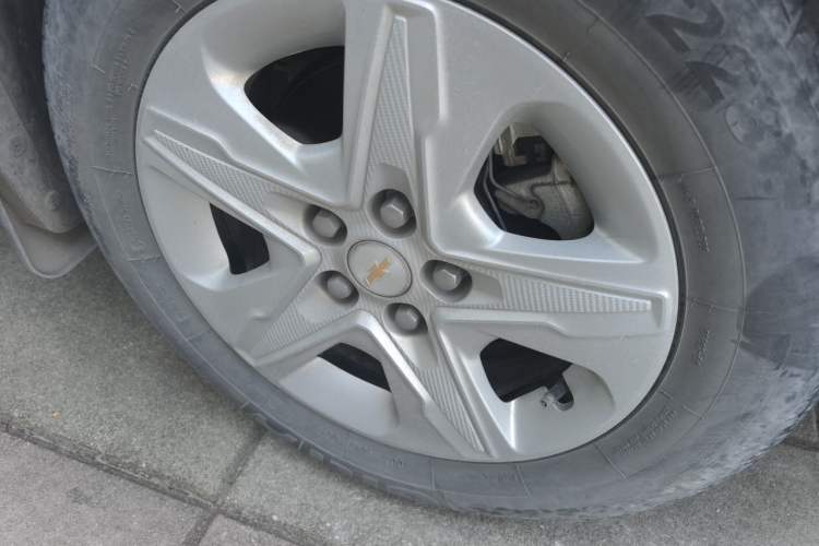 Used Chevrolet Cavalier 2019 320 Automatic Enjoyment with Sunroof Right Front Wheel Hub