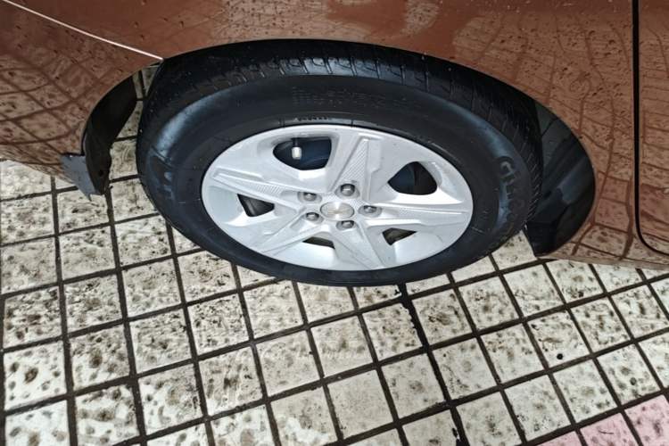 Used Chevrolet Cavalier 2019 320 Automatic Enjoyment with Sunroof Right Rear Wheel Hub