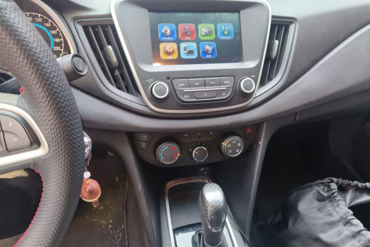 Used Chevrolet Cavalier 2019 320 Automatic Xinyue Edition Audio And AC Panel