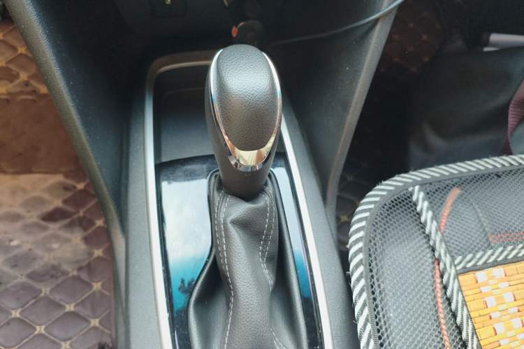 Used Chevrolet Cavalier 2019 320 Automatic Xinyue Edition Gear Lever