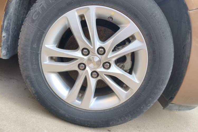 Used Chevrolet Cavalier 2019 320 Automatic Xinyue Edition Right Front Wheel Hub