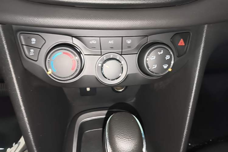 Used Chevrolet Cavalier 2019 320 Automatic Xinyue Edition Audio And AC Panel