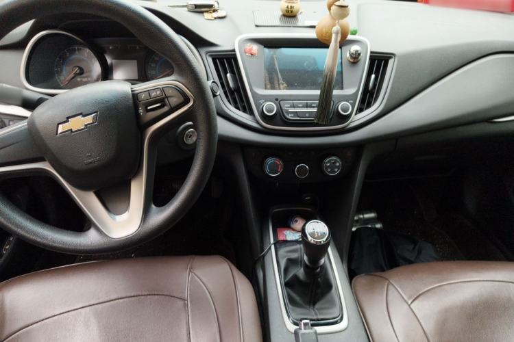 Used Chevrolet Cavalier 2019 320 Manual Xinyue Edition Center Console