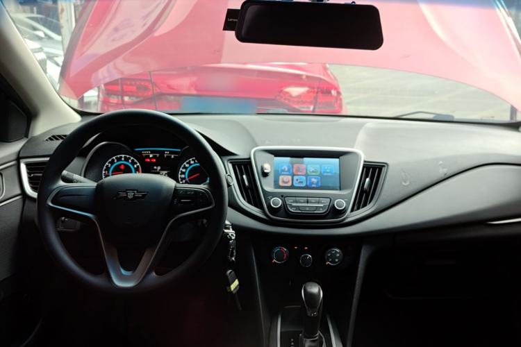 Used Chevrolet Cavalier 2019 320 Automatic Xinyue Edition Center Console