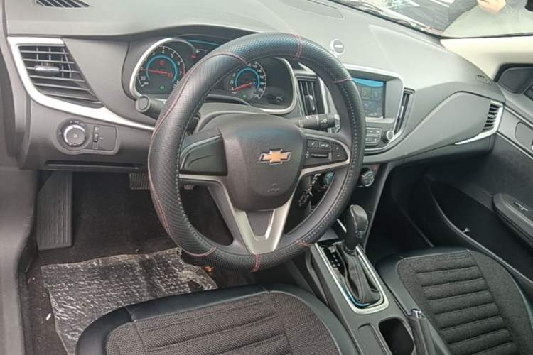 Used Chevrolet Cavalier 2019 320 Automatic Xinyue Edition Center Console