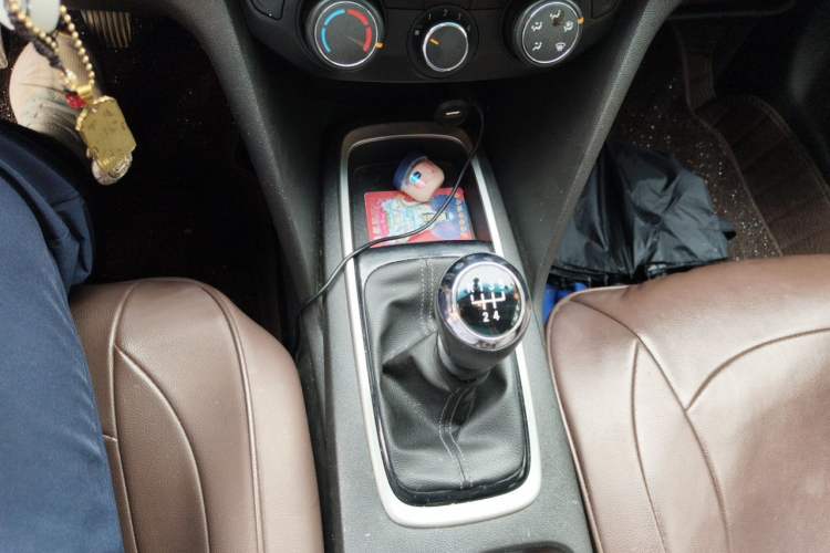 Used Chevrolet Cavalier 2019 320 Manual Xinyue Edition Gear Lever