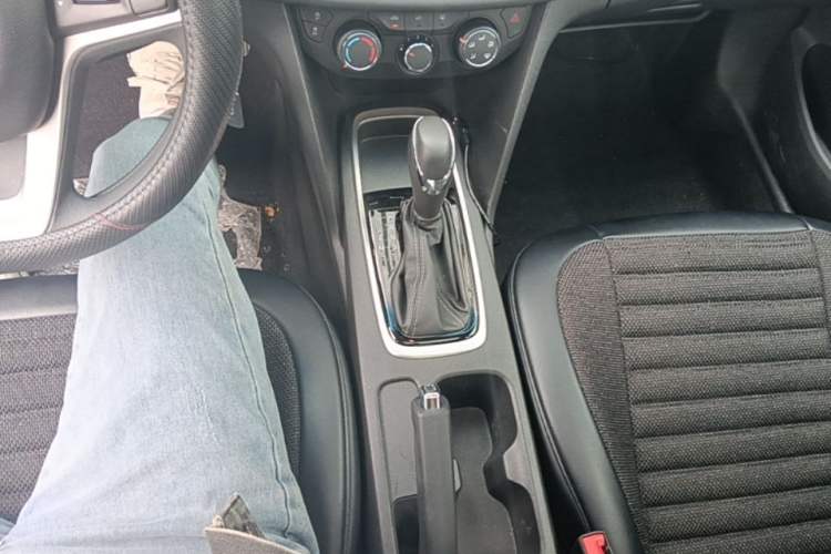 Used Chevrolet Cavalier 2019 320 Automatic Xinyue Edition Gear Lever