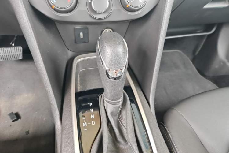 Used Chevrolet Cavalier 2019 320 Automatic Xinyue Edition Gear Lever