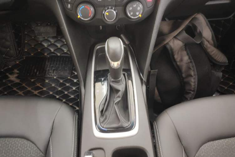 Used Chevrolet Cavalier 2019 320 Automatic Xinyue Edition Gear Lever