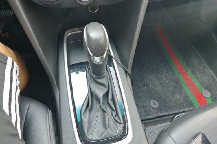 Used Chevrolet Cavalier 2019 320 Automatic Xinyue Edition Gear Lever