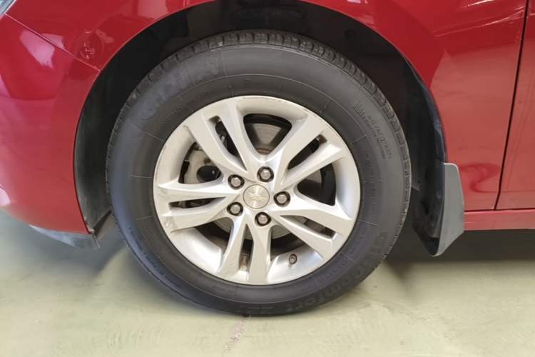 Used Chevrolet Cavalier 2019 320 Automatic Xinyue Edition Left Front Wheel Hub