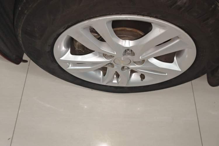 Used Chevrolet Cavalier 2019 320 Automatic Xinyue Edition Left Front Wheel Hub