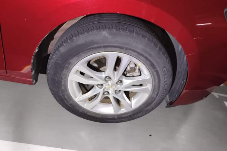Used Chevrolet Cavalier 2019 320 Automatic Xinyue Edition Right Front Wheel Hub