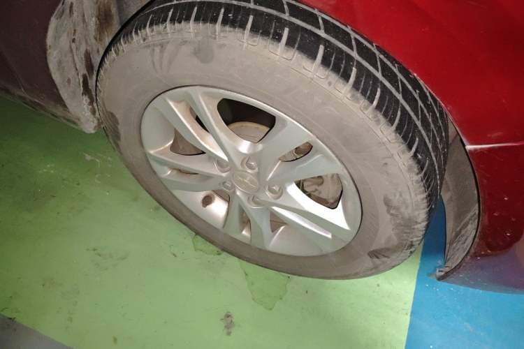 Used Chevrolet Cavalier 2019 320 Automatic Xinyue Edition Right Front Wheel Hub