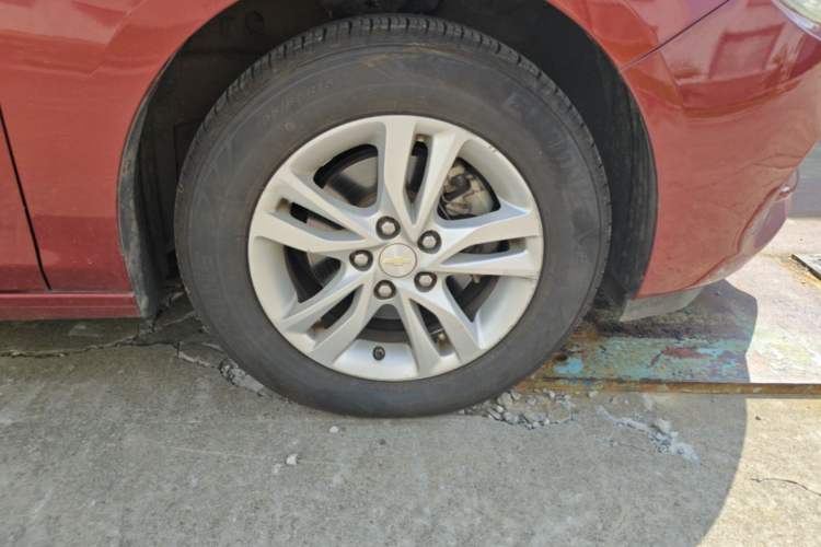Used Chevrolet Cavalier 2019 320 Automatic Xinyue Edition Right Front Wheel Hub