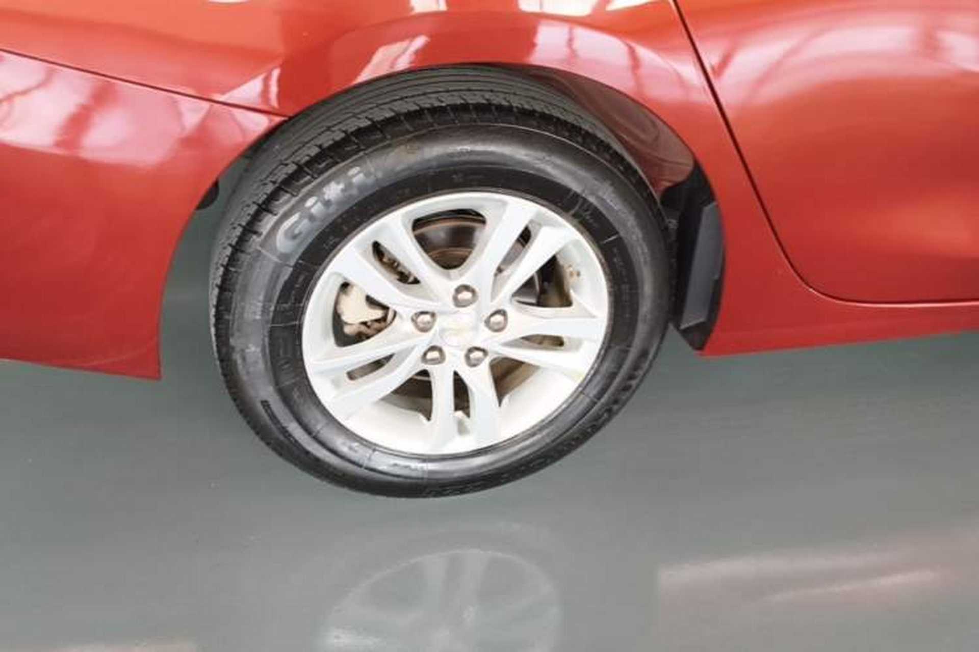 Used Chevrolet Cavalier 2019 320 Automatic Xinyue Edition Right Rear Wheel Hub