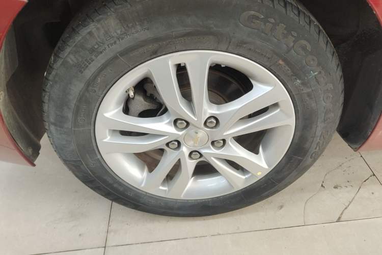 Used Chevrolet Cavalier 2019 320 Automatic Xinyue Edition Right Rear Wheel Hub